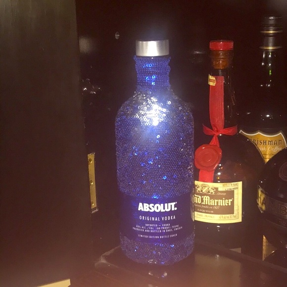 ABSOLUT Limited Edition Bottle Sleeve - Picture 2 of 7